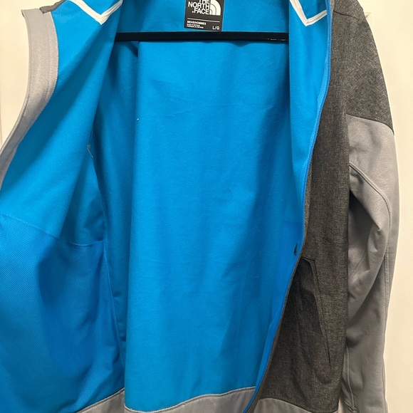 The North Face Zippered Lightweight Jacket - Picture 4 of 4